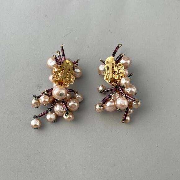 VTG 60s Pink Pearl Cha Cha Cluster Earrings Clip-On BarbieCore MCM Mid-Century - Picture 5 of 6